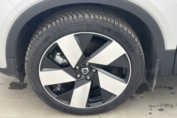 Volvo XC40 Recharge Twin Plus AWD - Image 12