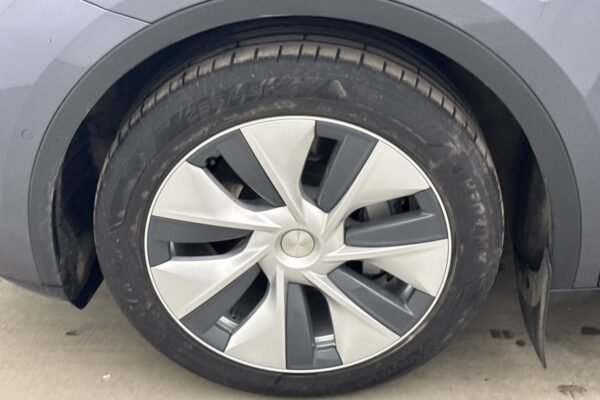 Tesla Model Y Longe Range - Image 10