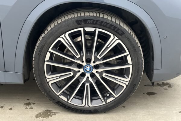 BMW iX1 xDrive30 - Image 14