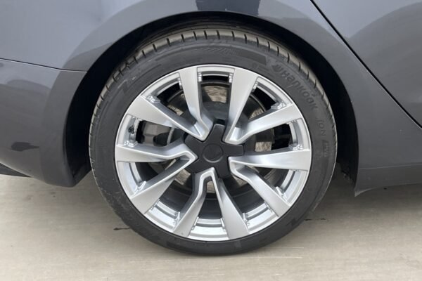 Tesla Model 3 Long Range AWD - Image 10