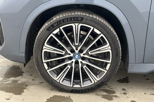 BMW iX1 xDrive30 - Image 13