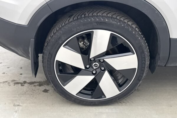 Volvo XC40 Recharge Twin Plus AWD - Image 13