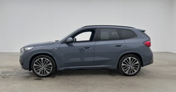 BMW iX1 xDrive30 - Image 8