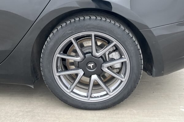 Tesla Model 3 Long Range AWD - Image 10