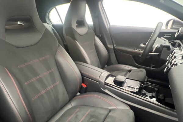 Mercedes-Benz A 250e AMG Sport Line - Image 3