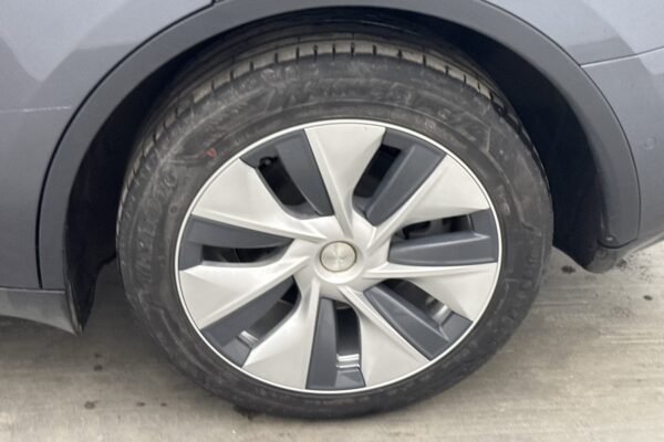 Tesla Model Y Longe Range - Image 11