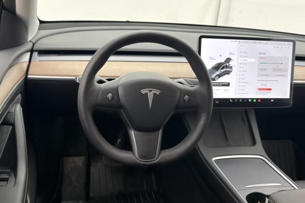 Tesla Model Y Longe Range - Image 9