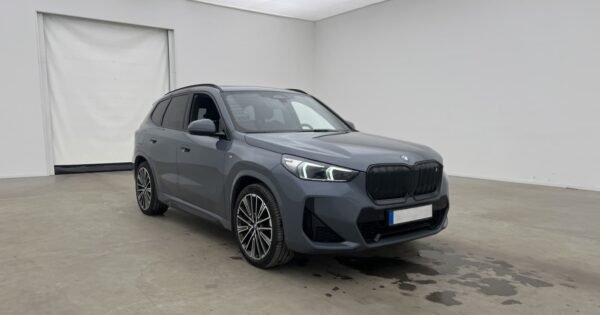 BMW iX1 xDrive30 - Image 3