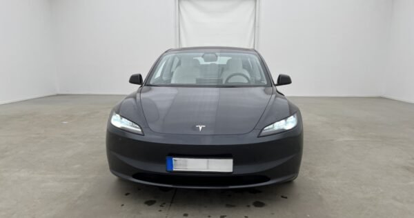 Tesla Model 3 Long Range AWD - Image 2