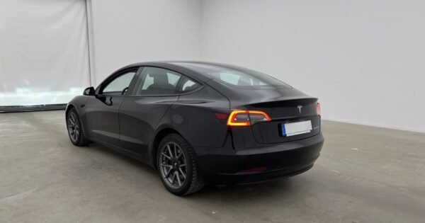 Tesla Model 3 Long Range AWD - Image 3