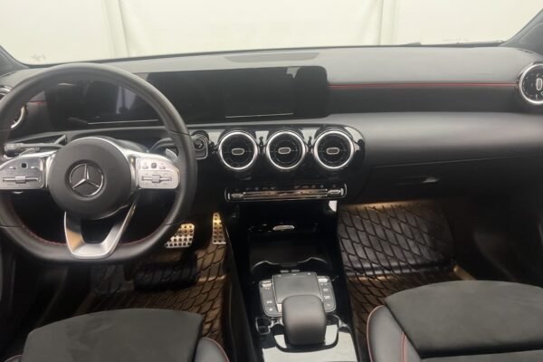 Mercedes-Benz A 250e AMG Sport Line - Image 10