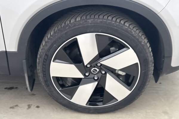 Volvo XC40 Recharge Twin Plus AWD - Image 11