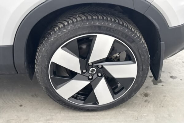 Volvo XC40 Recharge Twin Plus AWD - Image 10