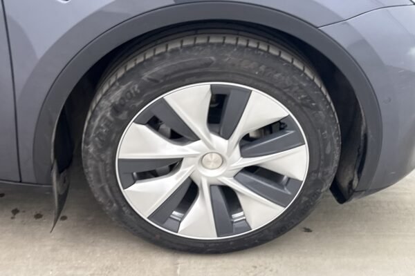 Tesla Model Y Longe Range - Image 12