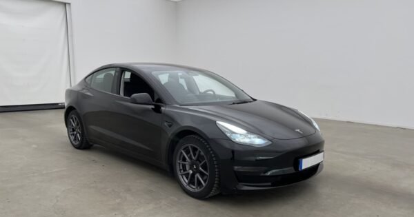 Tesla Model 3 Long Range AWD - Image 2