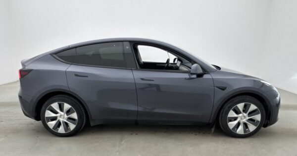 Tesla Model Y Longe Range - Image 8
