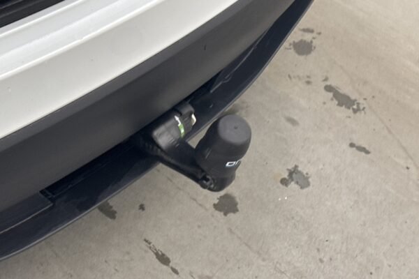 Tesla Model Y Standard Range - Image 12