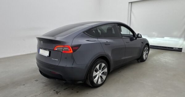 Tesla Model Y Longe Range - Image 5