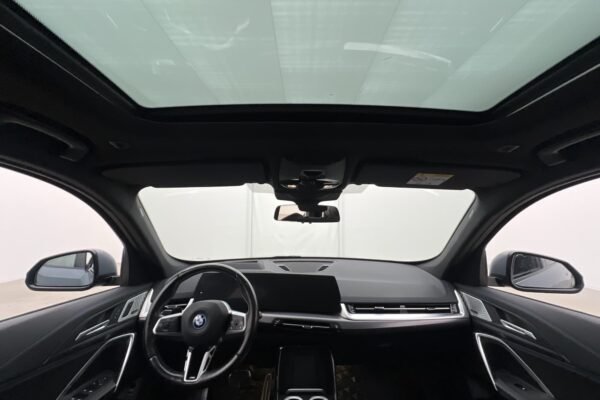 BMW iX1 xDrive30 - Image 2