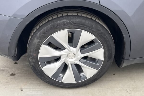 Tesla Model Y Longe Range - Image 13