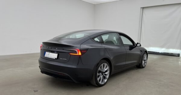 Tesla Model 3 Long Range AWD - Image 4