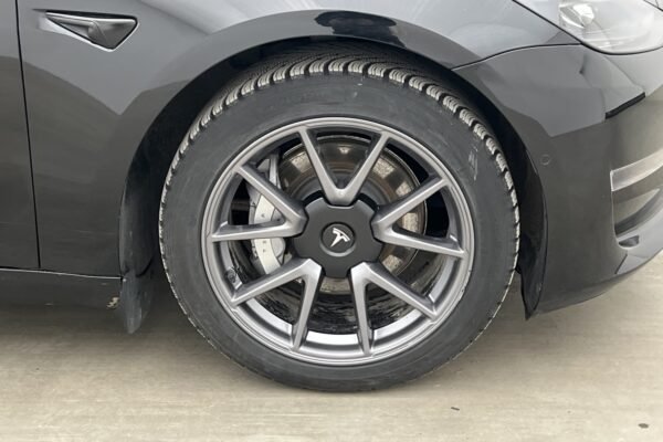 Tesla Model 3 Long Range AWD - Image 12