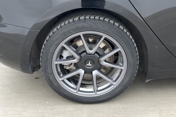 Tesla Model 3 Long Range AWD - Image 13